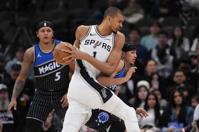 馬刺雙殺魔術(shù)升西部第二：文班25+8+4+5帽 完勝班凱羅19+10-蜘蛛體育免費(fèi)直播